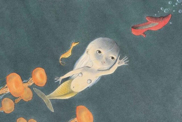 sirena alcanzando un zapato rojo representado lo que es ponerse en tus zapatos