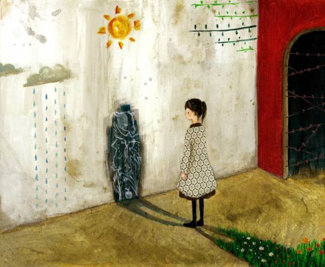 Chica mirando su sombre negra