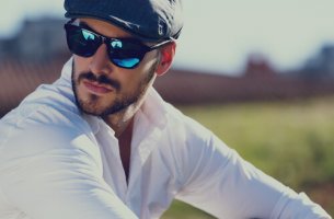 Hombre con gafas y barba