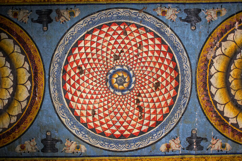 Mandala en la pared de un templo