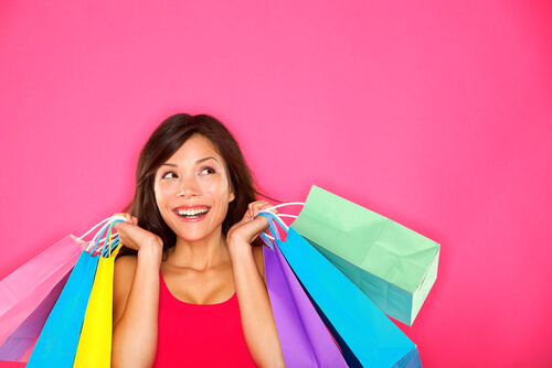 Mujer con bolsas de compras