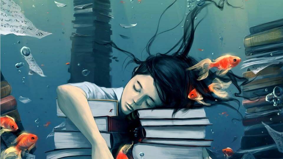 Mujer dormida sobre unos libros soñando con peces