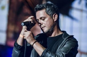 Alejandro Sanz al micrófono