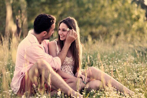 PAreja que ha encontrado el amor crepuscular