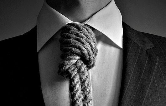 corbata en forma de soga representando la presión de trabajar