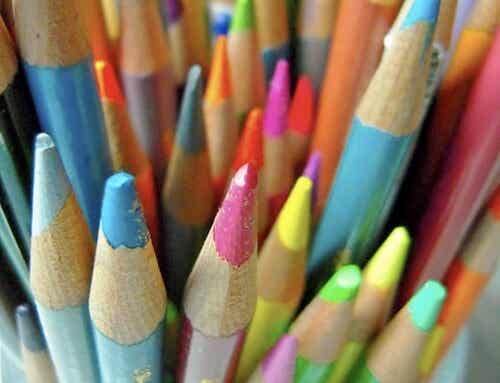 Piirtämällä ja värittämällä saatat luovuutesi valloilleen.