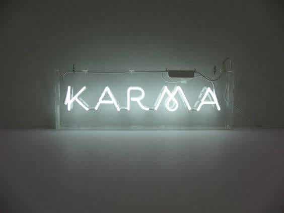 Palabra karma iluminada como efecto de los sesgos cognitivos