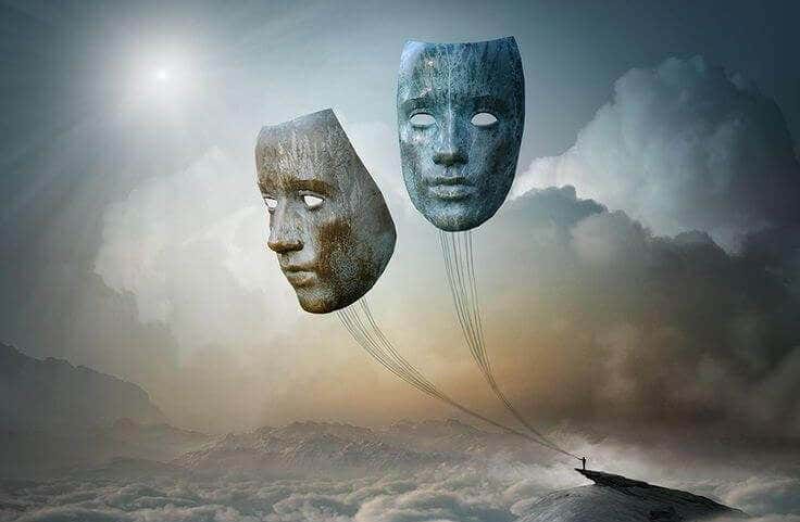 Máscaras sujetas en un barco
