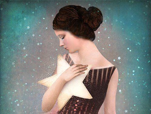 Mujer con una estrella en la mano