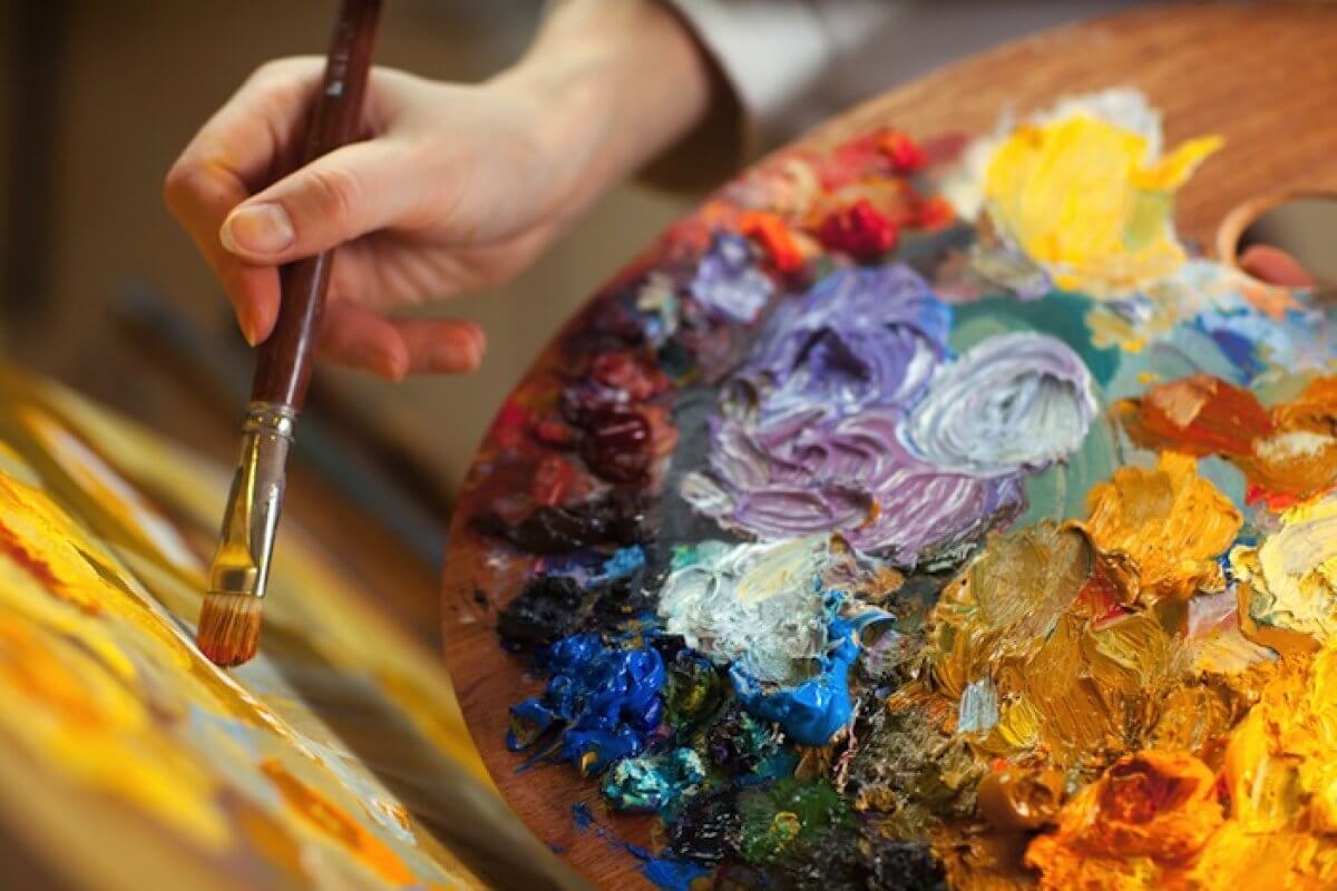 Mujer pintando