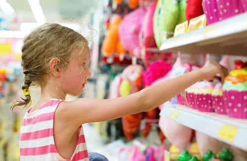 Cómo evitar el consumismo excesivo en los niños