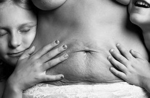 Cuerpo real de una mujer que ha sido madre