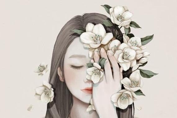 joven con flores en medio rostro