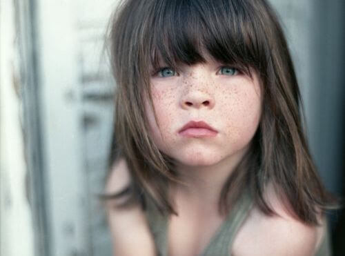 niña enfada