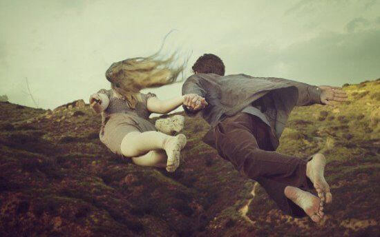 pareja volando