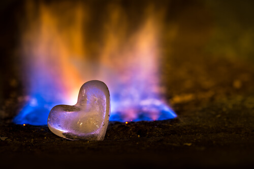 Corazón de hielo con fuego