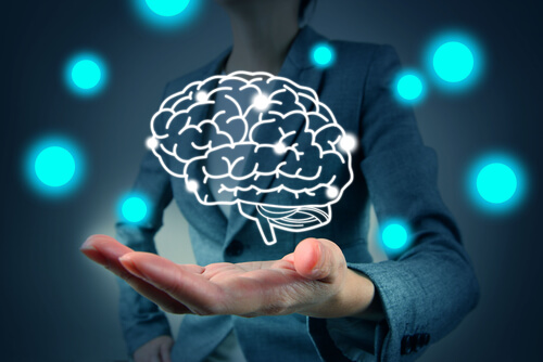 Mano con cerebro