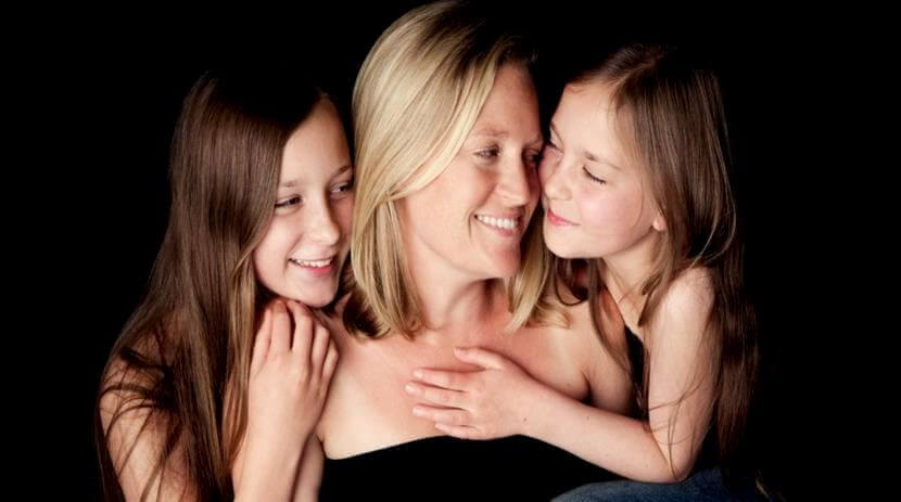 Madre con hijas
