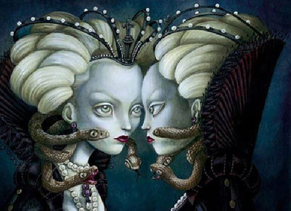 M ujer con culebras en la cabeza