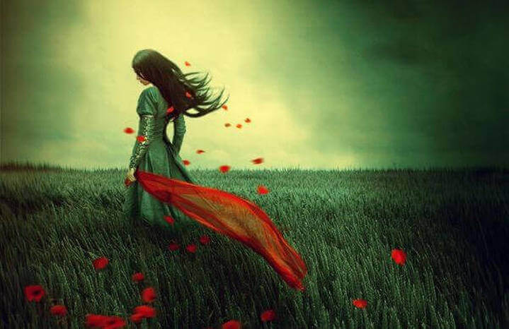 Mujer en un campo de flores