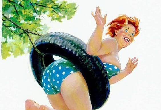 Mujer en un columpio feliz