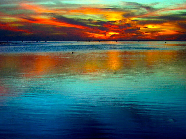 Cielo de colores intensos