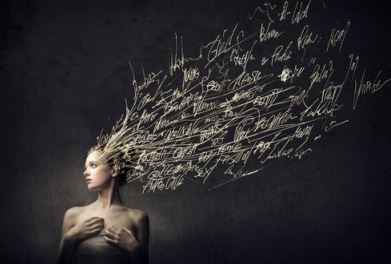 Mujer con pensamiento