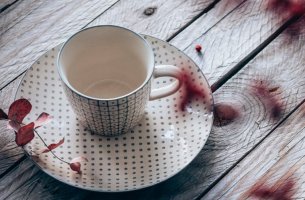 Taza vacía representando el ayuno