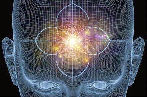 Cabeza con glándula pineal iluminada simbolizando los Engramas