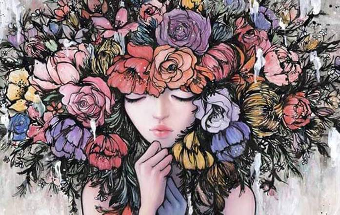 chica con flores en la cabeza