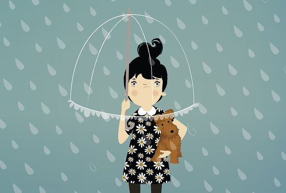 chica enfadada bajo la lluvia