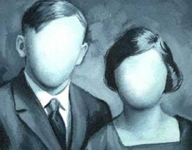 Dos personas sin identidad