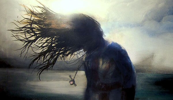 mujer con el cabello suelto