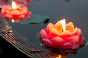 velas en el agua consiguiendo que todo fluya