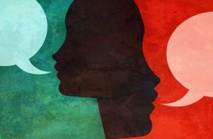 Personas hablando