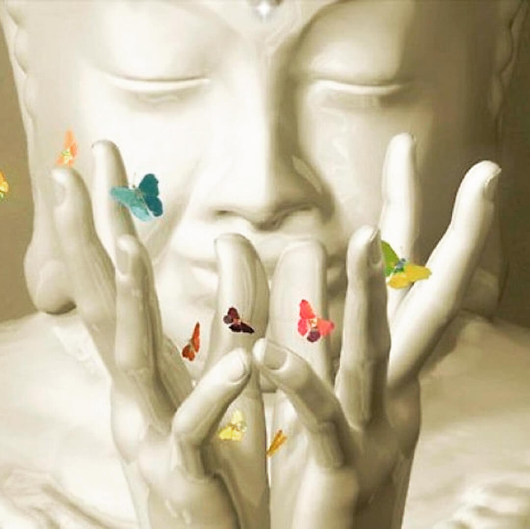 Buda con mariposas