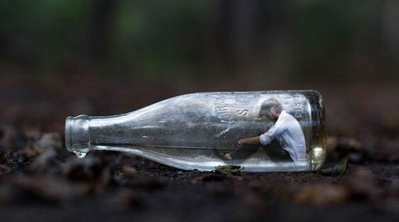 hombre botella