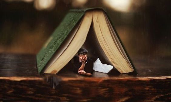 hombre libro