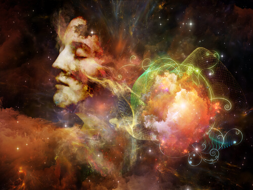 Mujer con cerebro de colores