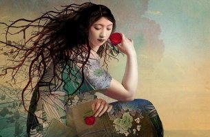 mujer con flor roja