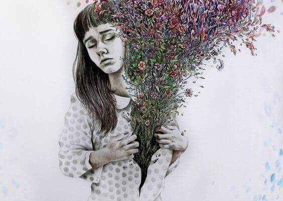 Mujer con flores en la camisa
