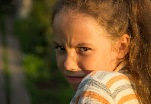 Niña enfadada
