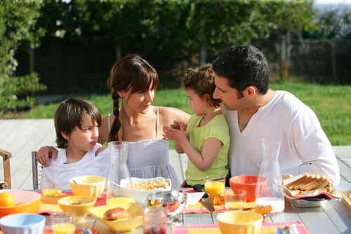Las comidas familiares enriquecen el comportamiento de los hijos