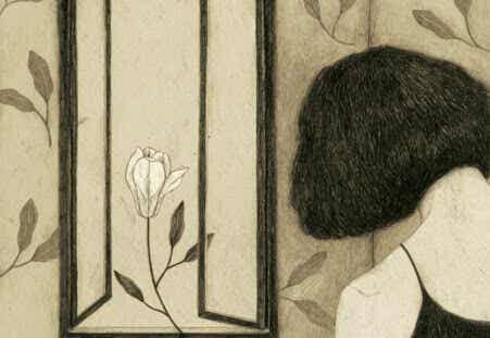 mujer con flor en la ventana