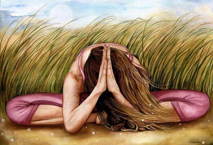 Mujer meditando para calmar la mente inquieta