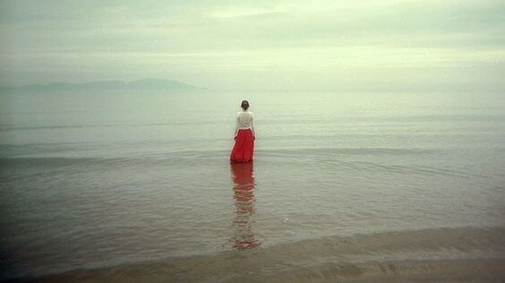 femme dans une mer froide