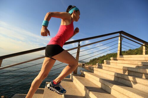 Mujer haciendo deporte