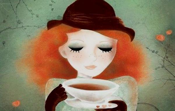 mujer con taza de cafe