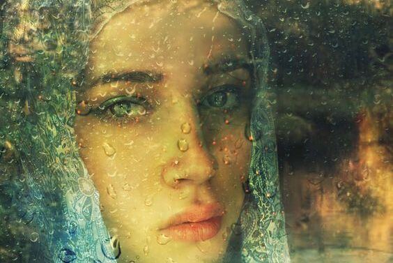 femme triste
