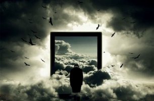 hombre ante un umbral